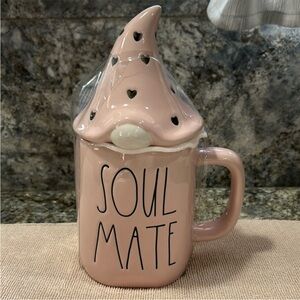 NWT Rae Dunn “SOUL MATE” Mug with Gnome Topper – 16 oz